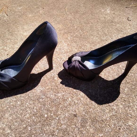 Black Michaelangelo Heels with Shimmering Silver Buckle - Picture 6 of 11